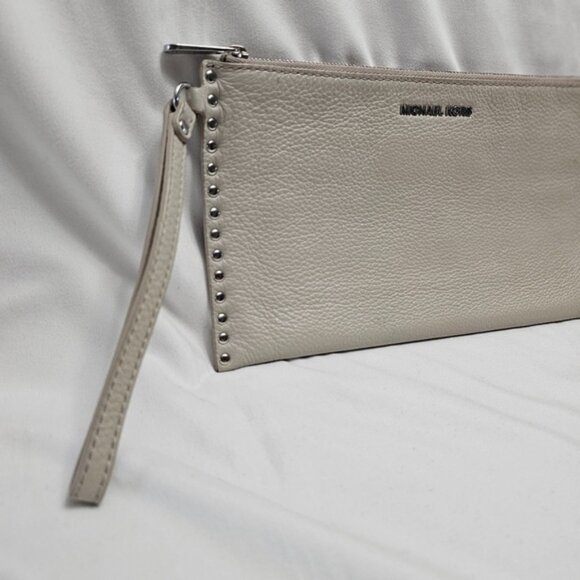 Michael Kors Gray Zipper Pouch Envelope Wallet - Picture 2 of 13